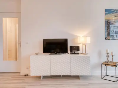 Ferienwohnung Ostseeglück Aparthotel Zingst - TV und HiFi-Komponente im Wohnraum