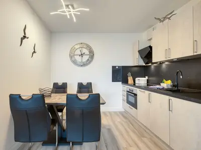 Ferienwohnung Ostseeglück Aparthotel Zingst - Küchenzeile mit Essbereich