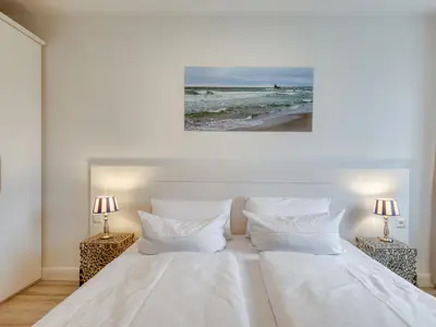 Ferienwohnung Ostseeglück Aparthotel Zingst - Schlafzimmer mit Doppelbett