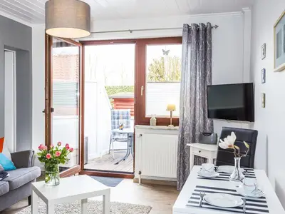 Wohnzimmer / Essbereich mit Zugang zur Terrasse