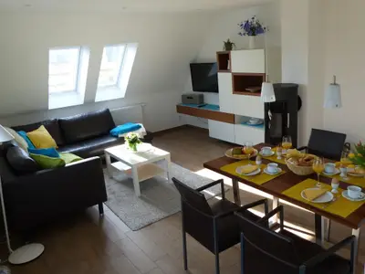 Wohnzimmer mit Essbereich