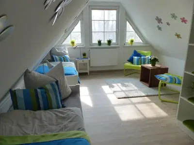 2. Schlafzimmer mit 2 Einzelbetten im DG