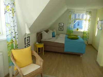 1. Schlafzimmer im 1. OG mit komfortablem Boxspringbett