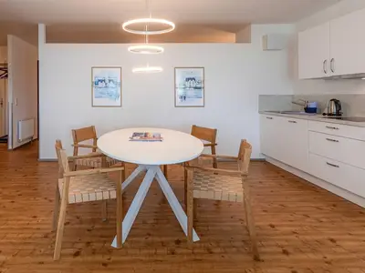 Ferienwohnung Albatros Zingst - Küchenzeile mit Esstisch