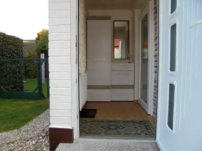 Außenansicht des Gebäudes. Eingang kl. FeWo