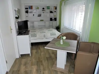 kl. FeWo  /  sep. Eingang  /  300m zum Strand