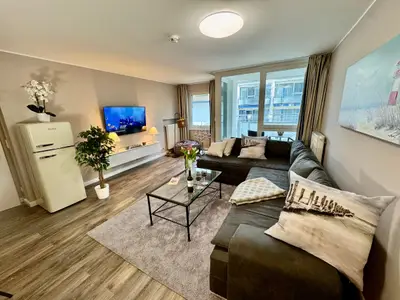 Gemütliches Wohnzimmer mit TV