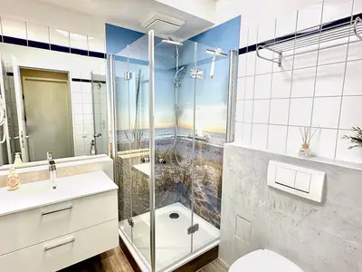Badezimmer mit Dusche