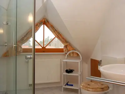 Badezimmer mit Dusche