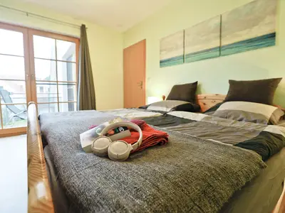 Schlafzimmer mit Doppelbett
