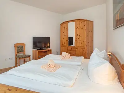 Schlafzimmer mit Doppelbett