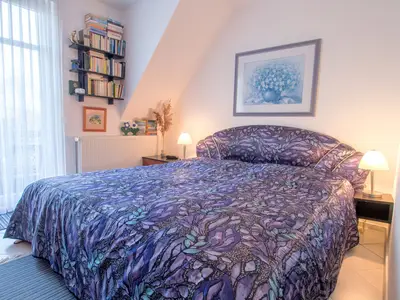 Schlafzimmer mit Doppelbett