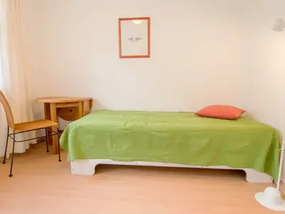 Schlafzimmer mit zwei Einzelbett