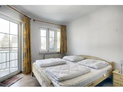 Schlafzimmer mit Doppelbett