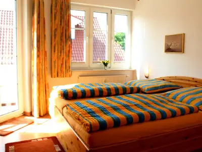 Schlafzimmer mit Doppelbett
