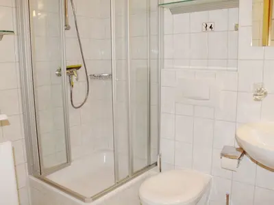 Badezimmer mit Dusche