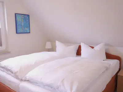 Schlafzimmer mit Doppelbett