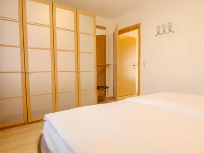 Schlafzimmer mit Doppelbett