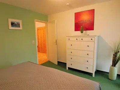 Schlafzimmer mit Doppelbett