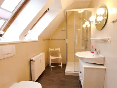 Badezimmer mit Dusche