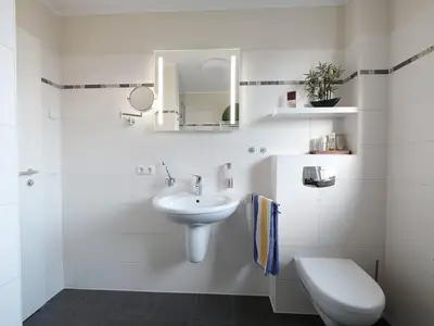 Badezimmer mit Dusche