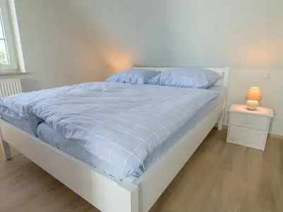 Schlafzimmer mit Doppelbett
