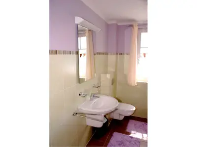 Badezimmer mit Dusche