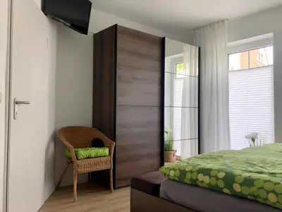 Schlafzimmer mit Doppelbett