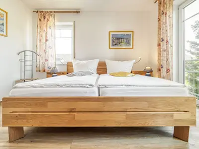 Schlafzimmer mit Doppelbett