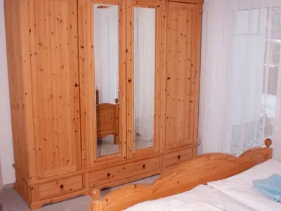 Schlafzimmer mit Doppelbett