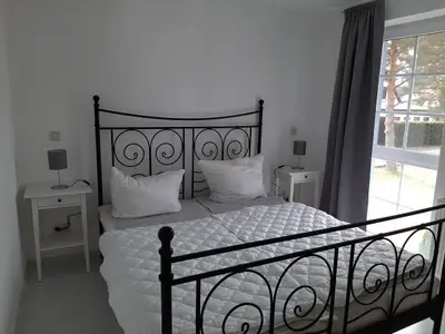 Schlafzimmer mit Doppelbett