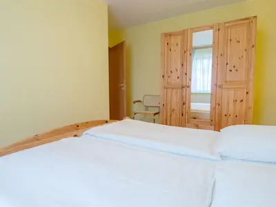 Schlafzimmer mit Doppelbett