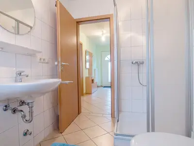 Badezimmer mit Dusche