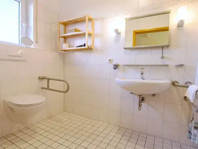 Badezimmer mit Dusche