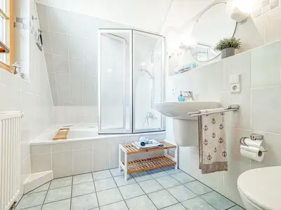 Badezimmer mit Badewanne