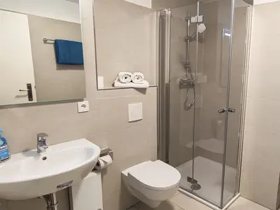 Badezimmer mit Dusche