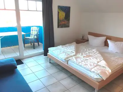 Schlafzimmer mit Doppelbett
