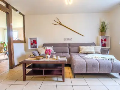 Wohnzimmer mit Blick zum Esszimmer