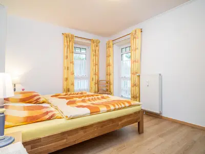 2. Schlafzimmer mit Doppelbett