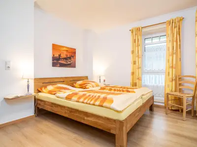 2. Schlafzimmer mit Doppelbett