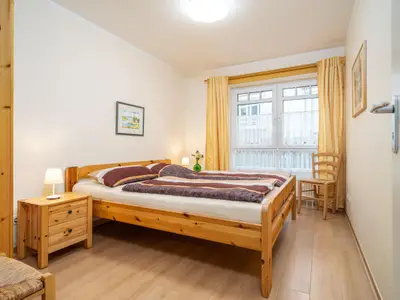 2. Schlafzimmer mit Doppelbett