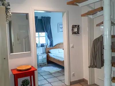 Eingangsbereich mit Blick ins Schlafzimmer