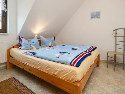 Schlafzimmer mit Doppelbett