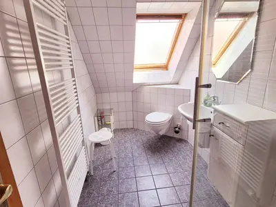 Badezimmer mit Dusche