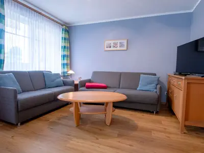 Wohnbereich mit zwei Sofas