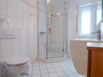 Badezimmer mit Dusche