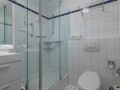 Ferienwohnung Kleine Freiheit Badezimmer mit Glasdusche