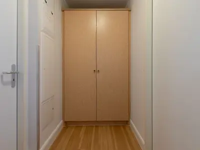 Ferienwohnung Kranichtanz Aparthotel Zingst - Flur mit großem Kleiderschrank