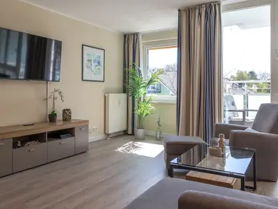 Ferienwohnung Godewind Wohnzimmer mit TV und Sessel