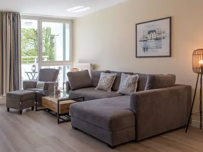 Ferienwohnung Godewind gemütliche Couch im Wohnzimmer